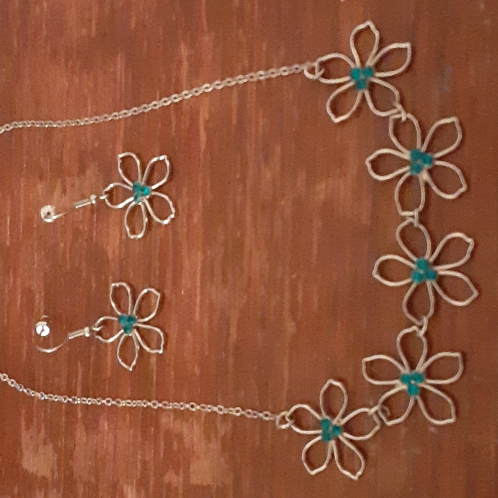 Necklace and earring set